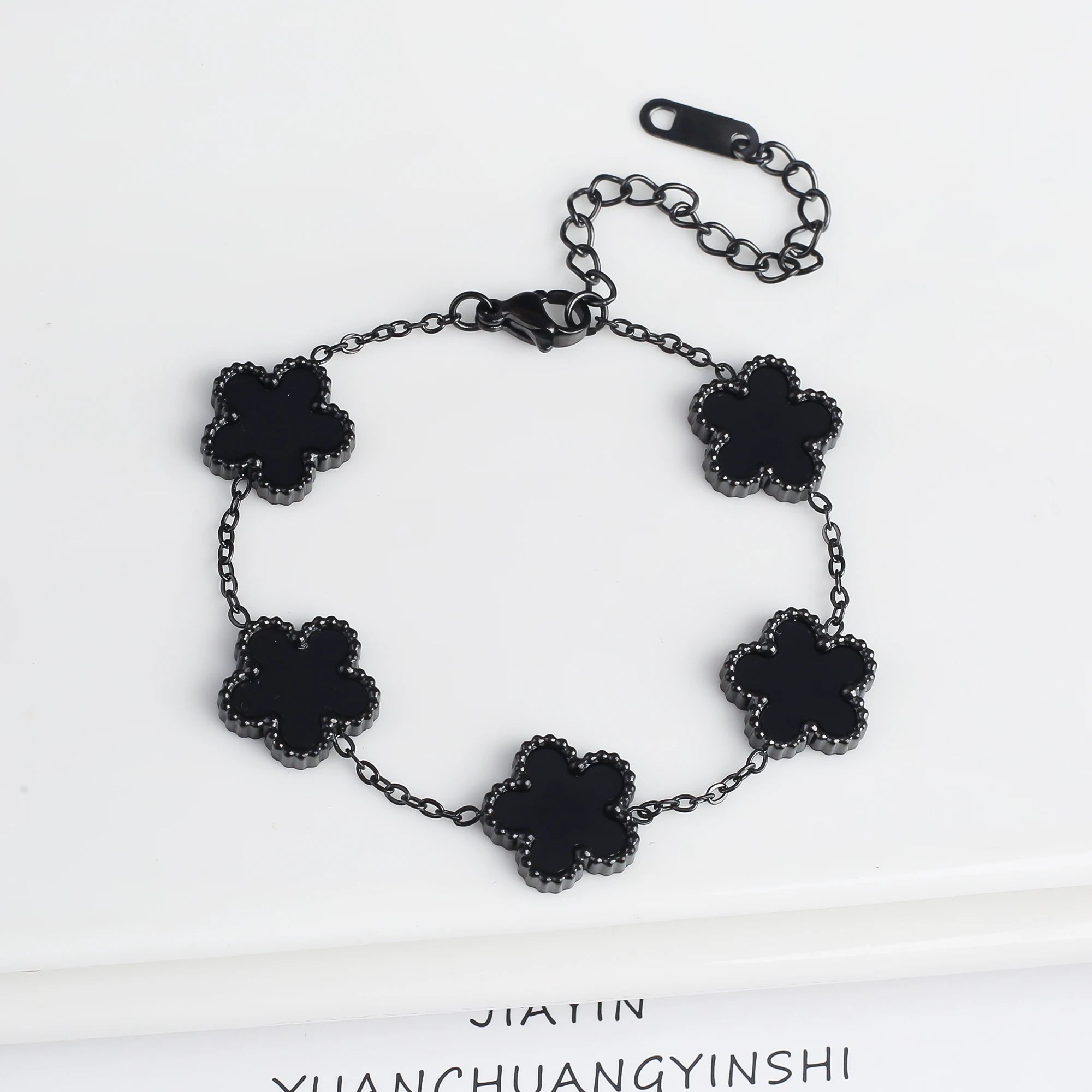 Light Luxury Stainless Steel Hot Sale Black and White Shell Five Leaf Flower Bracelet Simple Woman Fashion Daily Party Jewelry C